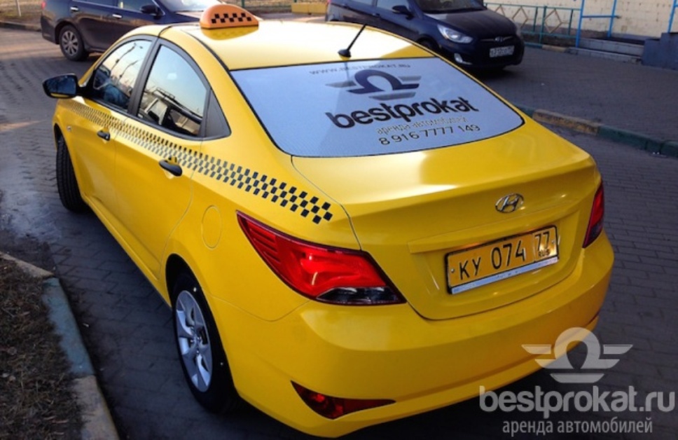Аренда такси недорого. Хендай Солярис желтый. Hyundai Solaris Taxi. Желтый Солярис 2. Хендай Солярис 2013 такси.